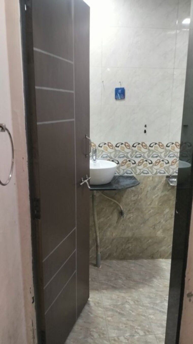 Bathroom, sunshree-society 2 Bedroom 825 Sq.Ft. Apartment In Kondhwa Pune 10723137