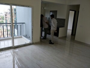 Room in 3.5 BHK Apartment at Saviour Park, Mohan Nagar – for Rent