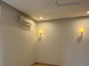 Furnished Amenities in 3 BHK Builder Floor at Defence Colony – for Rent
