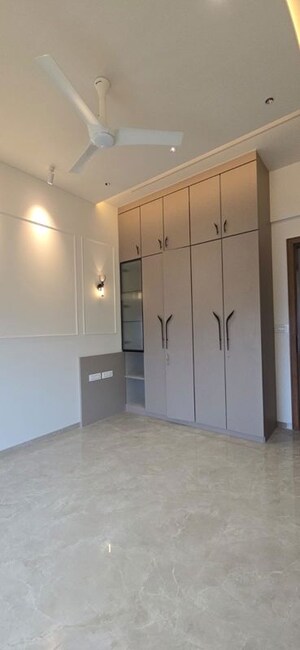 Room in 4 BHK Apartment at Runwal The Reserve, Worli – for Rent