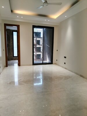 Room in 4 BHK Builder Floor at Defence Colony – for Rent