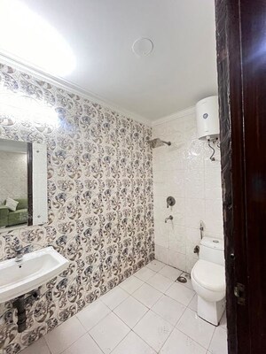 Bathroom in 2 BHK Apartment at Maidan Garhi – for Rent