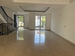 Room in 3 BHK Builder Floor at Sector 21 – for Rent
