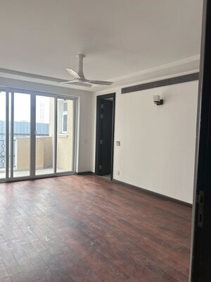 Room in 3 BHK Builder Floor at Sector 21 – for Rent