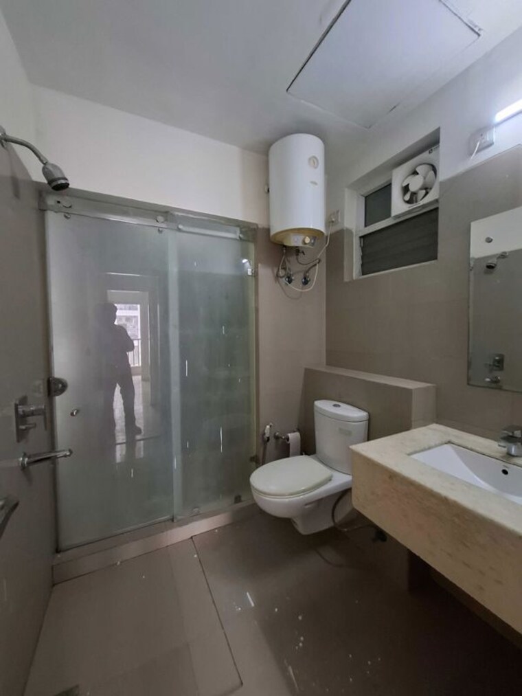 Bathroom, sector 21 3 Bedroom 1550 Sq.Ft. Builder Floor In Sector 21 Gurgaon 10723257