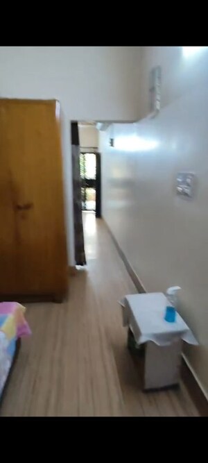 Furnished Amenities in 2 BHK Builder Floor at Moti Nagar – for Rent