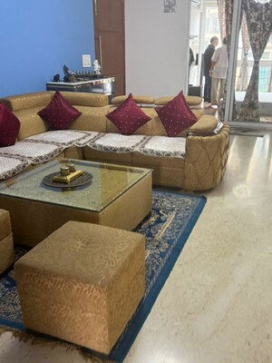 Living Room in 3 BHK Builder Floor at Sector 21 – for Rent