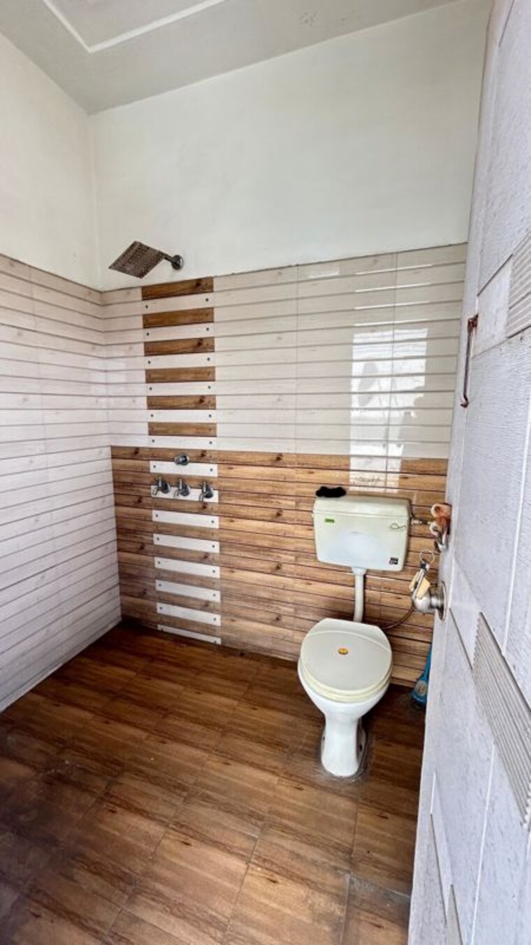 Bathroom, model town 1 RK 300 Sq.Ft. Builder Floor In Model Town Ludhiana 10671354