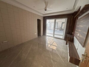 Room in 3 BHK Builder Floor at Sector 22 – for Rent