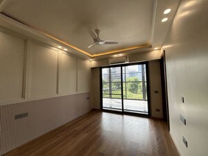 Room in 3 BHK Builder Floor at Sector 21 – for Rent
