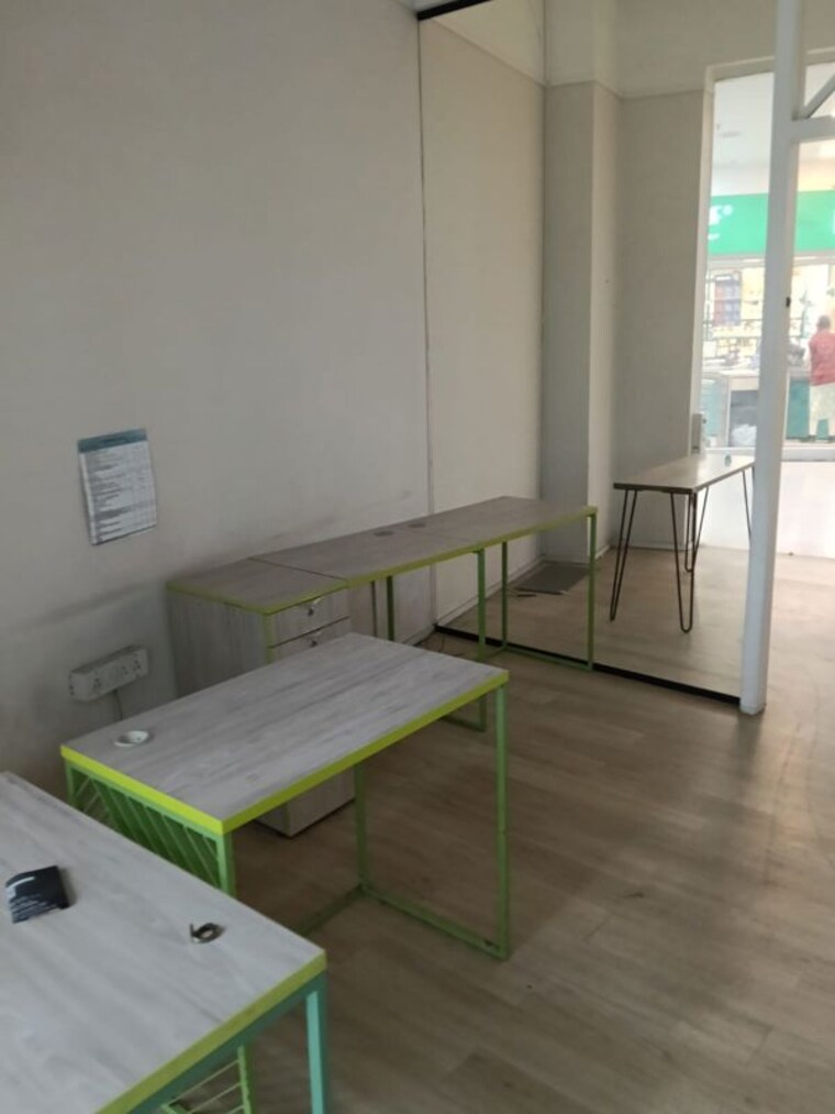 Balcony, express-zone Commercial Office Space 355 Sq.Ft. In Malad East Mumbai 10723309