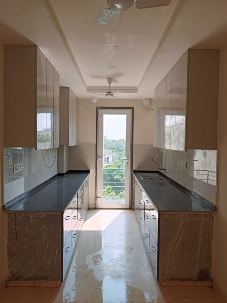 Kitchen, new rajinder nagar 3 Bedroom 200 Sq.Yd. Builder Floor In New Rajinder Nagar Delhi 10723358