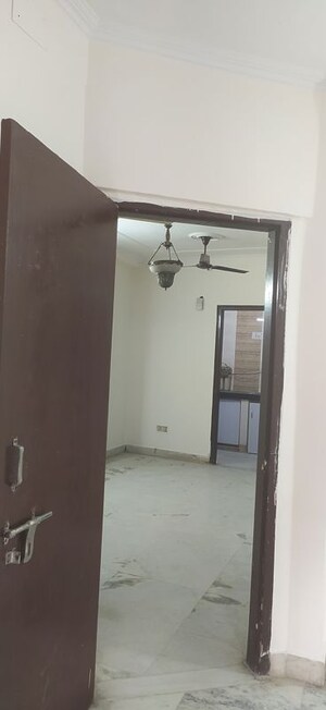 Room in 2 BHK Builder Floor at Khirki Extension – for Rent