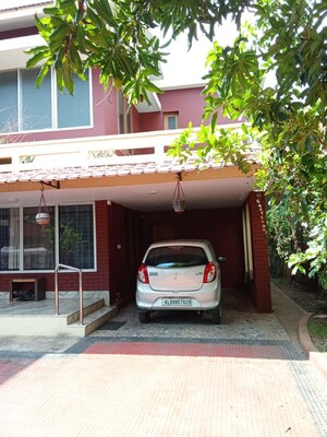 Parking in 4 BHK Independent House at Mission Quarters – for Sale