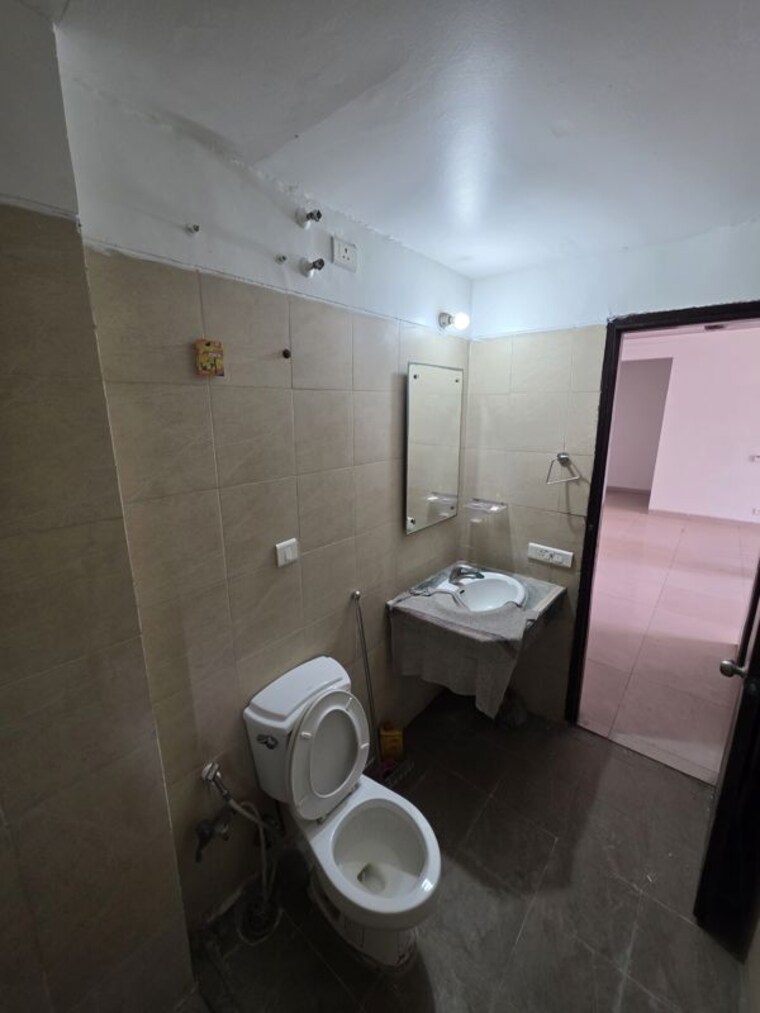 Bathroom, puri-pranayam 3.5 Bedroom 2257 Sq.Ft. Apartment In Sector 82 Faridabad 10723455