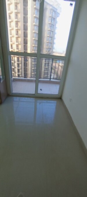 Room in 2 BHK Apartment at Indiabulls Centrum Park, Sector 103 – for Rent