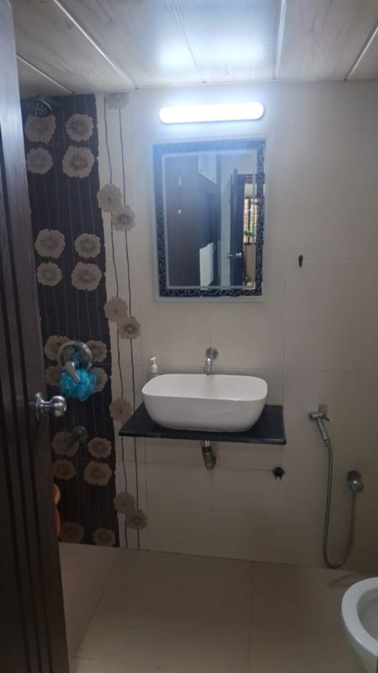 Bathroom, pearl-heights 2 Bedroom 750 Sq.Ft. Apartment In Andheri West Mumbai 10723465