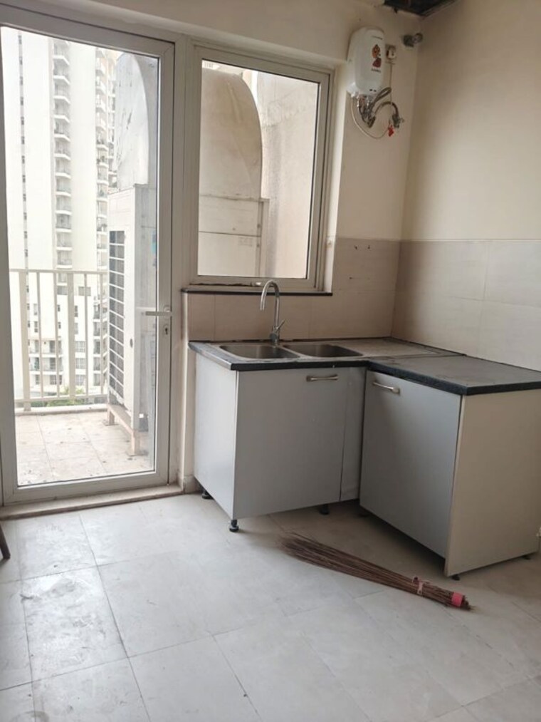 Bathroom, ireo-victory-valley 4 Bedroom 2847 Sq.Ft. Apartment In Sector 67 Gurgaon 10723459