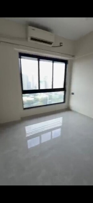 Room in 2 BHK Apartment at Paradigm Antalya, Oshiwara – for Rent