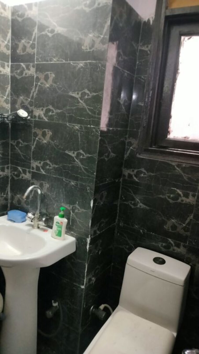 Bathroom, buildlopers-hi-tech-homes 2 Bedroom 650 Sq.Ft. Builder Floor In Sector 104 Noida 10723526