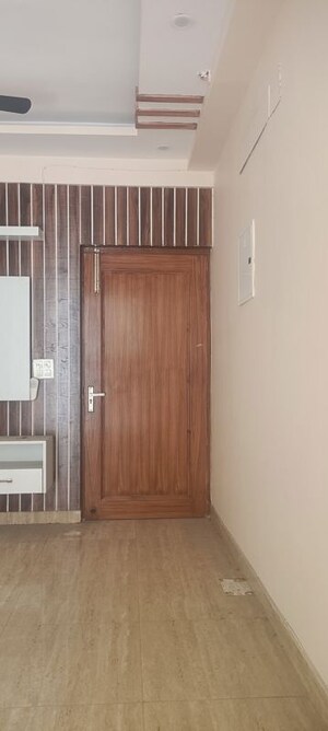 Room in 3 BHK Apartment at Amrapali Kingswood, Sector 4 Greater Noida – for Sale