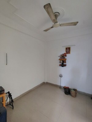 Staircase in 3.5 BHK Builder Floor at CGHS Shatabdi Enclave, Sector 49 – for Rent