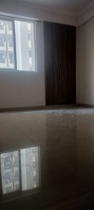 Room in 2 BHK Apartment at Amrapali Kingswood, Sector 4 Greater Noida – for Sale