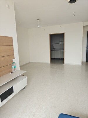 Room in 2 BHK Apartment at Hiranandani Glen Gate, Hebbal – for Rent