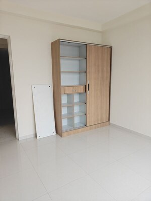 Room in 2 BHK Apartment at Hiranandani Glen Gate, Hebbal – for Rent