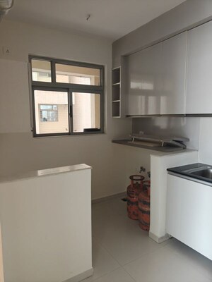 Room in 2 BHK Apartment at Hiranandani Glen Gate, Hebbal – for Rent