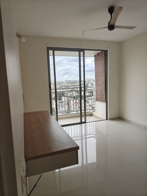 Room in 2 BHK Apartment at Hiranandani Glen Gate, Hebbal – for Rent