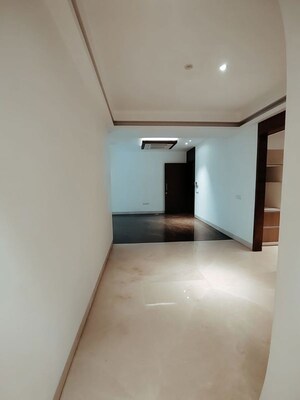Room in 3 BHK Apartment at Pushpak CHS Santacruz, Santacruz West – for Rent