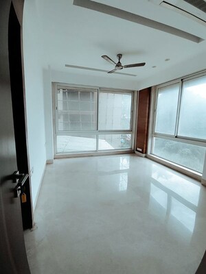 Room in 3 BHK Apartment at Pushpak CHS Santacruz, Santacruz West – for Rent
