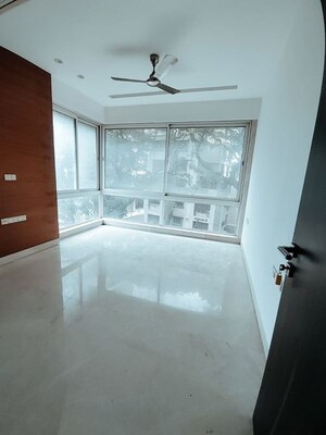 Room in 3 BHK Apartment at Pushpak CHS Santacruz, Santacruz West – for Rent
