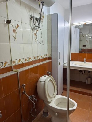 Bathroom in 3 BHK Apartment at Lalazar Apartment, Palace Road – for Sale