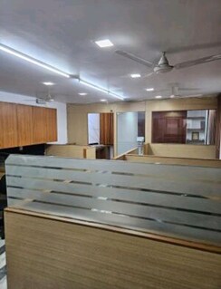 Office Space For Rent in Hazratganj