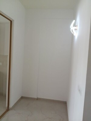 Room in 2 BHK Builder Floor at Smart World Orchard, Sector 61 – for Rent