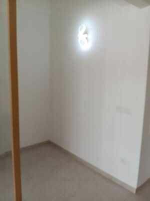 Room in 2 BHK Builder Floor at Smart World Orchard, Sector 61 – for Rent