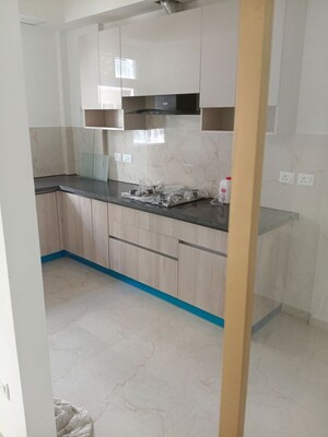 Bathroom in 2 BHK Builder Floor at Smart World Orchard, Sector 61 – for Rent