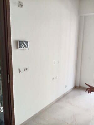 Room in 2 BHK Builder Floor at Smart World Orchard, Sector 61 – for Rent