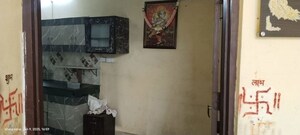 Room in 3 BHK Penthouse at Pandey Complex, Nishat Ganj – for Rent