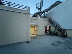 Room in 1.5 BHK Builder Floor at Paarth Aryavart Empire, Aliganj – for Rent