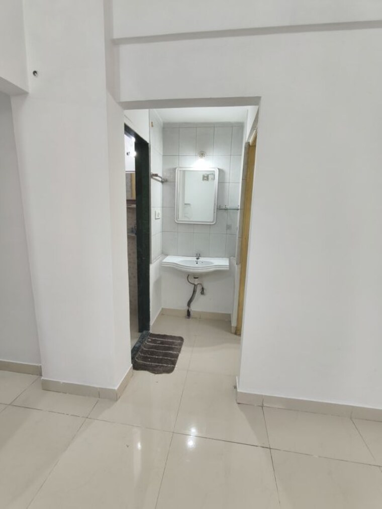 Bathroom, kharadi 1 Bedroom 780 Sq.Ft. Apartment In Kharadi Pune 10723701