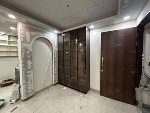 Room in 3 BHK Apartment at Transcon Triumph Tower, Andheri West – for Rent