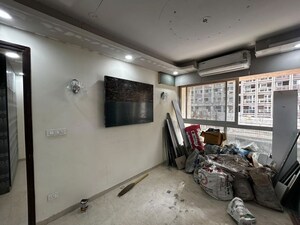 Room in 3 BHK Apartment at Transcon Triumph Tower, Andheri West – for Rent
