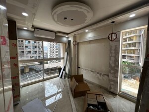 Room in 3 BHK Apartment at Transcon Triumph Tower, Andheri West – for Rent