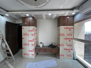 Room in 3 BHK Apartment at Transcon Triumph Tower, Andheri West – for Rent