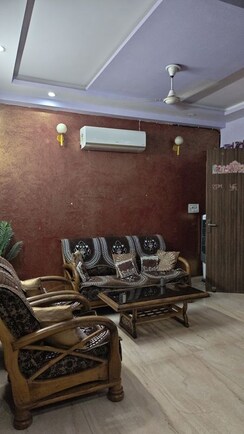 3.5 BHK +Builder Floor For Sale in Pratap Vihar