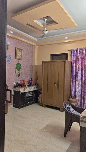 Furnished Amenities in 3.5 BHK Builder Floor at Pratap Vihar – for Sale