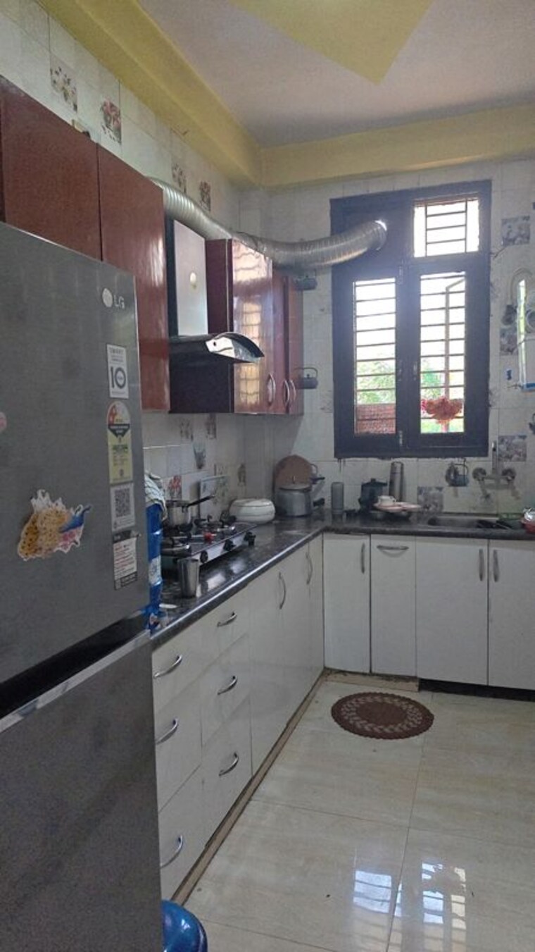 Kitchen, pratap vihar 3.5 Bedroom 135 Sq.Yd. Builder Floor In Pratap Vihar Ghaziabad 10723731
